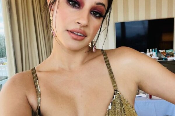 Richa Moorjani in glamorous look